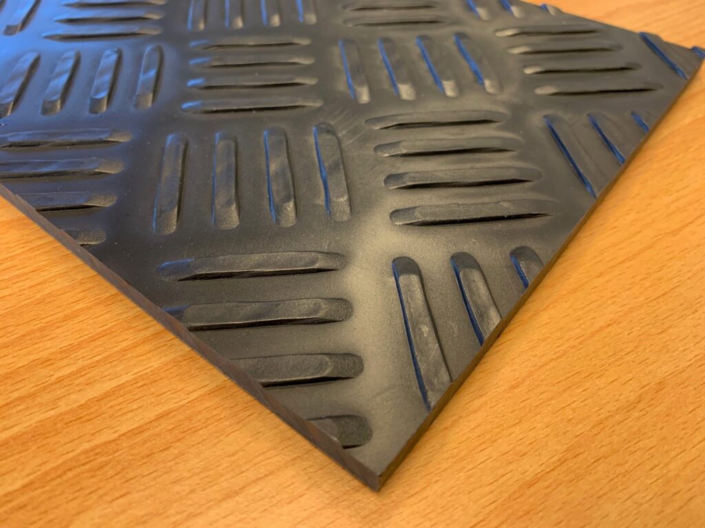 Placa de plástico para colocar debajo del comedero de los cerdos